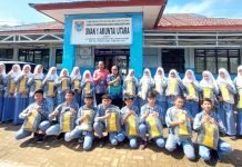 Penyerahan Bantuan Pendidikan bagi Siswa SMA Negeri 1 Amuntai Utara